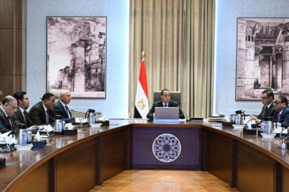 مدبولي يتابع تطوير مدينة رأس الحكمة بالساحل الشمالي