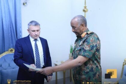 "بوتين يدعو البرهان للمشاركة في القمة الروسية العربية"